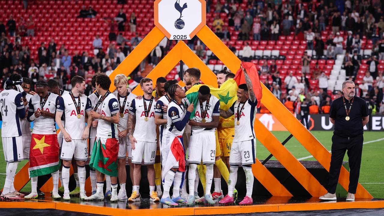 Postecoglou stands to the side as his Tottenham players celebrate. (Photo by Ryan Pierse/Getty Images)