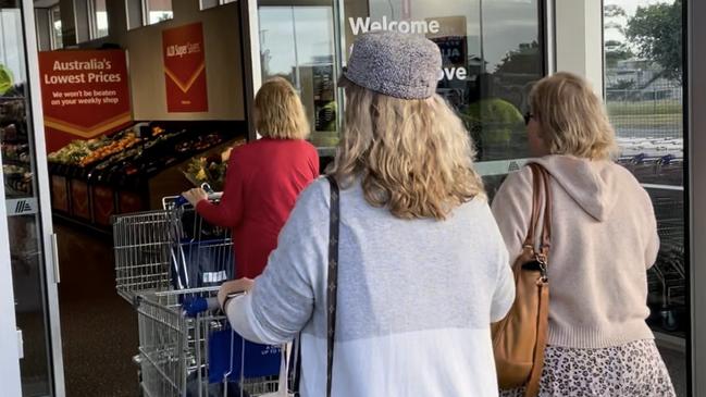 Rosalie and Dell were some of the first shoppers inside the Aldi just after 8:30am. Photo: Fergus Gregg