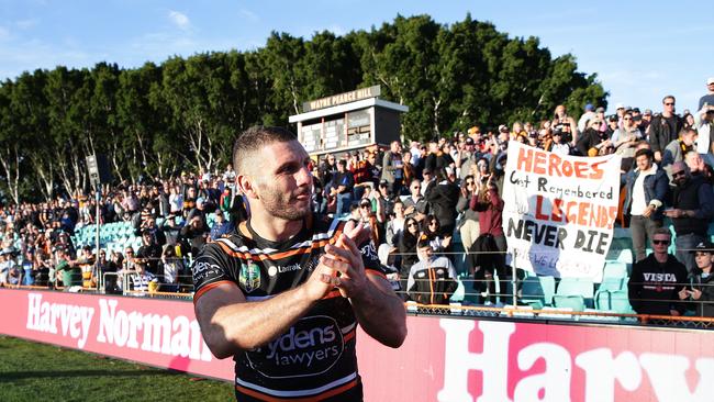 Robbie Farah thanks the crowd after his return to Leichhardt Oval. Picture: Brett Costello