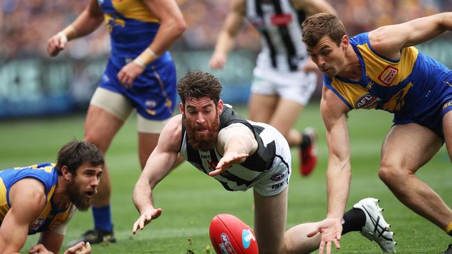 Tyson Goldsack crawls after the ball during the 2018 AFL grand final. Picture. Phil Hillyard