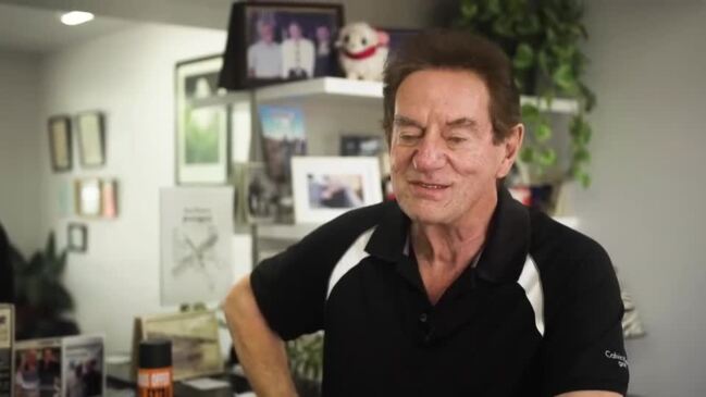 Veteran Gold Coast barber retires after 30 years of service on Chevron Island