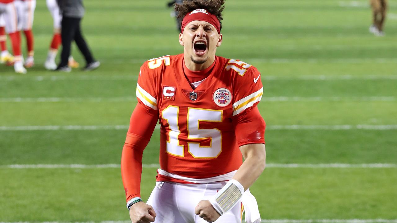 Kansas City Chiefs quarterback Patrick Mahomes (15) hands the ball