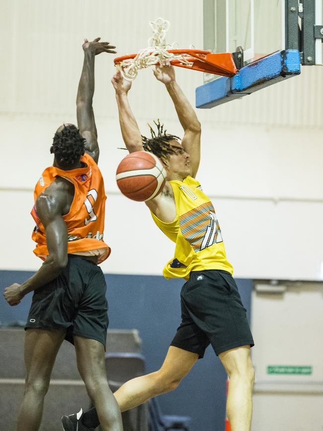 Bailey Nwanevu gets a slam dunk for Southern Cross Bricklaying Eels. Picture: Kevin Farmer
