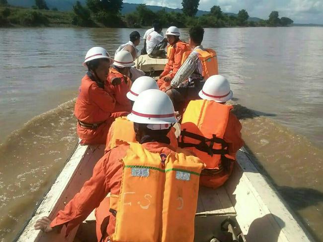 In this handout photograph released by the Myanmar Fire Services Department on October 17, 2016, government rescue personnel from the Myanmar Fire Services Deparment take part in a search operation on the Chindwin River after a ferry capsized near Monywa city in Sagaing region. Searchers have recovered 25 bodies from a ferry that sank in central Myanmar and expect to find scores more corpses as workers begin raising the boat from the riverbed, officials said on October 17. A total of 154 people have been rescued since the boat sank early on October 15 on the Chindwin River about 72 kilometres (45 miles) north of the city of Monywa. / AFP PHOTO / MYANMAR FIRE SERVICES DEPARTMENT / STR / RESTRICTED TO EDITORIAL USE - MANDATORY CREDIT "AFP PHOTO / MYANMAR FIRE SERVICES DEPARTMENT " - NO MARKETING NO ADVERTISING CAMPAIGNS - DISTRIBUTED AS A SERVICE TO CLIENTS