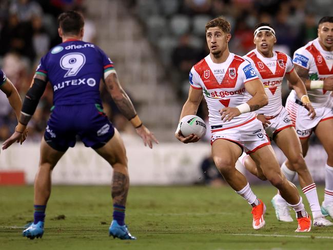 WOLLONGONG, AUSTRALIA - APRIL 19:  Zac Lomax of the Dragons runs the ball during the round seven NRL match between St George Illawarra Dragons and New Zealand Warriors at WIN Stadium on April 19, 2024, in Wollongong, Australia. (Photo by Mark Kolbe/Getty Images)