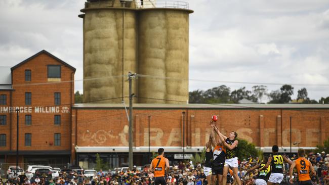 Wagga’s Robertson Oval could be home to a combined Riverina team in the Ovens and Murray. (AAP Image/Lukas Coch)