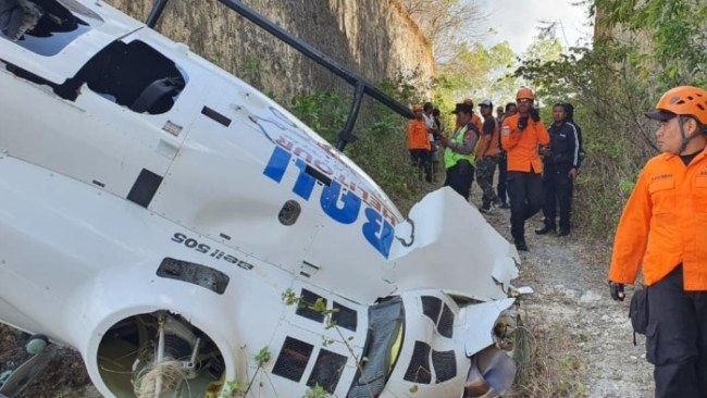 Avustralyalıları taşıyan helikopter Bali’de düştü