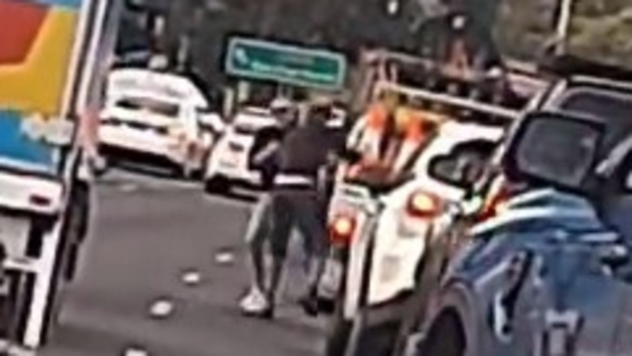 Video has emerged of wild road rage brawl in Geelong’s north