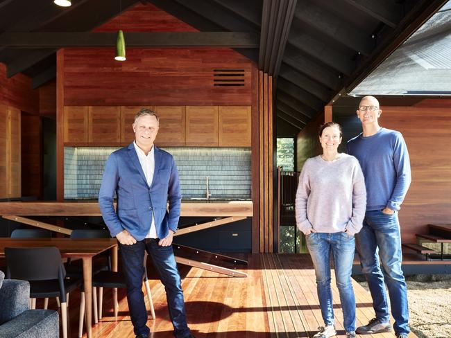 Grand Designs Australia host Peter Maddison with Tamborine Mountain couple Sarah and David Hobart. Picture: Foxtel/Rhiannon Slatter