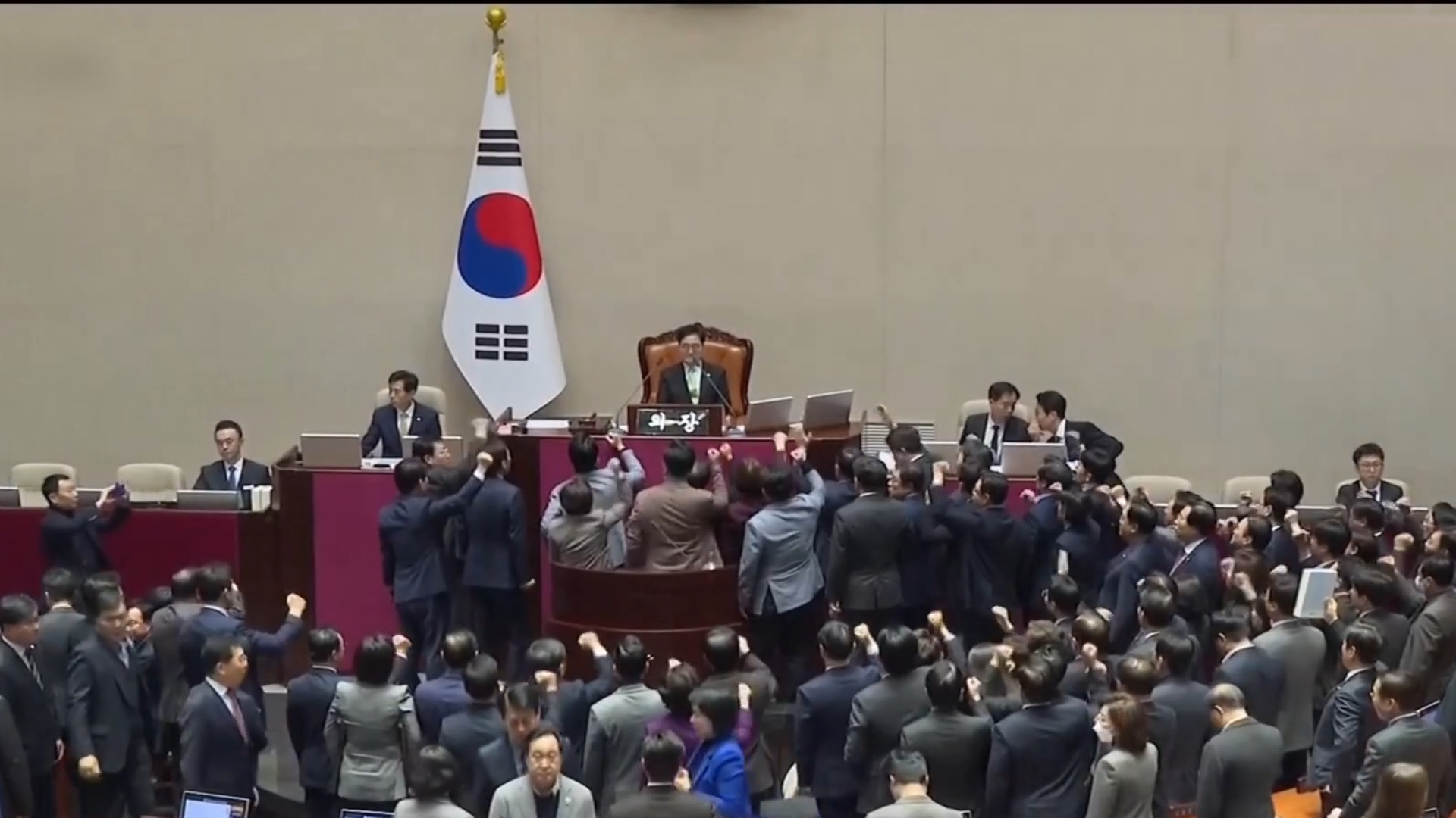 Chaotic scenes in South Korean parliament during impeachment vote