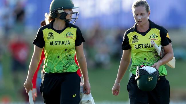 Perry and Lanning combined to seal a victory over Sri Lanka.