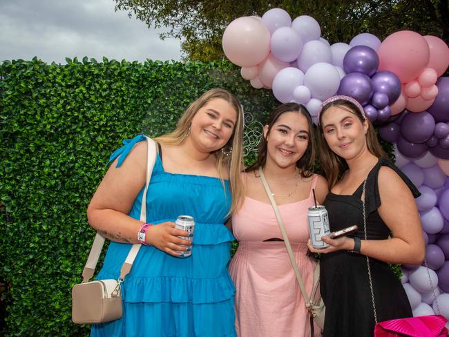 (From left) Isabella Bowley, Kaitlin Evans and Brianna Volp. Weetwood Raceday at Toowoomba Turf Club. Saturday, September 28, 2024. Picture: Nev Madsen