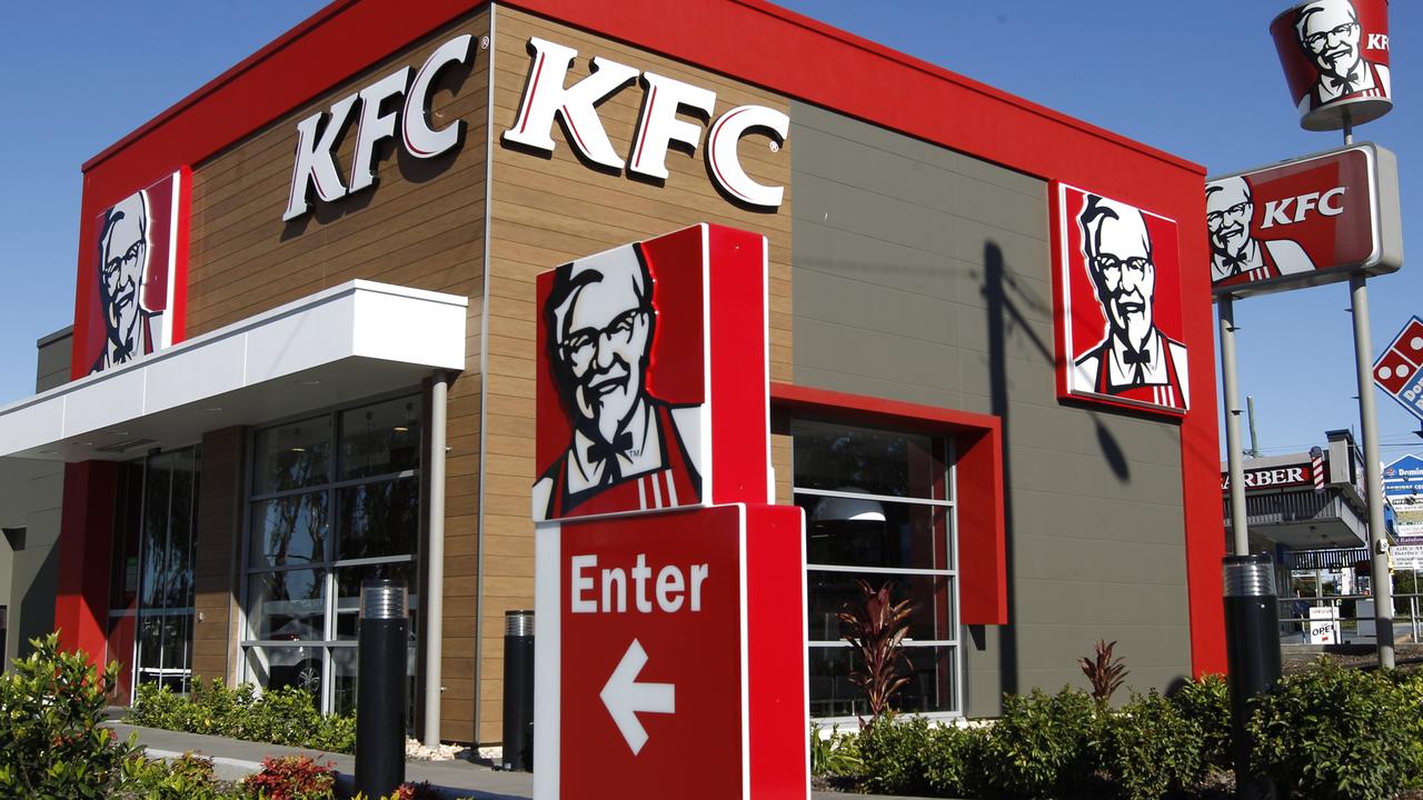 Когда появился kfc. Первый ресторан КФС В мире. Первый ресторан КФС В Кентукки. Полковник Сандерс первый ресторан. KFC 1930 год.
