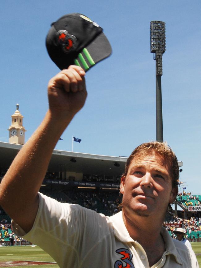 Shane Warne waves farewell to Test cricket after his last match.