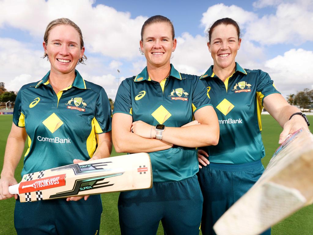 Harris with Aussie teammates Beth Mooney and Jess Jonassen. Picture: Steve Pohlner