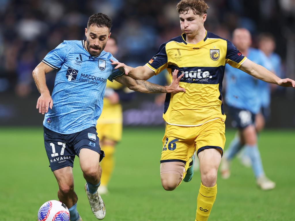 Anthony Caceres of Sydney FC is challenged by Bradley Tapp of the Mariners. Picture: Getty