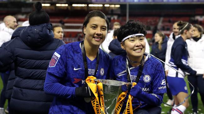 NOTTINGHAM, ENGLAND - FEBRUARY 29: Sam Kerr and Ji So-yun of Chelsea celebrate with the trophy following the FA Women's Continental League Cup Final Chelsea FC Women and Arsenal FC Women at City Ground on February 29, 2020 in Nottingham, England. (Photo by Catherine Ivill/Getty Images)