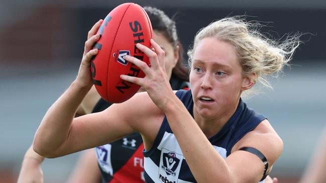 MELBOURNE, AUSTRALIA - JUNE 22: Piper Dunlop of the Cats in action during the 2024 VFLW Round 14 match between Essendon and the Geelong Cats at Windy Hill on June 22, 2024 in Melbourne, Australia. (Photo by Rob Lawson/AFL Photos)