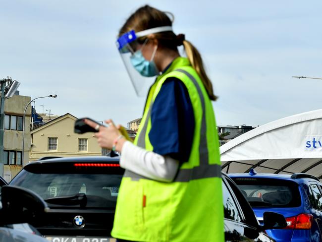 SYDNEY, AUSTRALIA - NewsWire Photos JUNE, 23, 2021: Cars line up for Covid-19 testing at Bondi in Sydney. Picture: NCA NewsWire/Joel Carrett