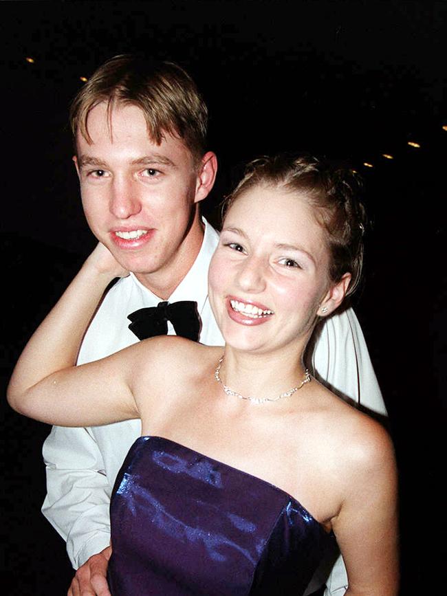 16 Apr 2000 SOCIALS Emmanuel College Formal at /Hilton DAN SEENEY, KATIE WRIGHT