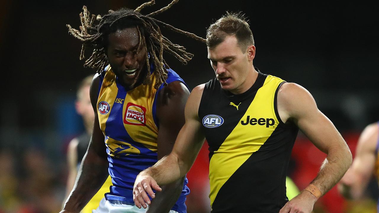 Big support for one-win battlers; little love for footy’s ‘hottest team’: Expert Round 7 AFL tips – Fox Sports