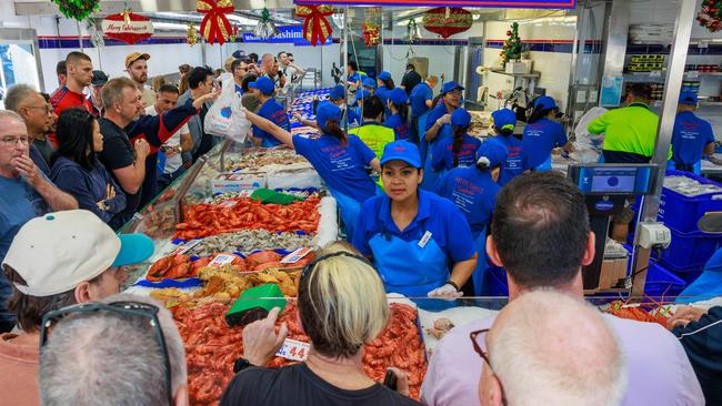 Daily Telegraph. 24, December, 2024.Christmas Eve shoppers at Sydney Fish Markets today.Picture: Justin Lloyd.