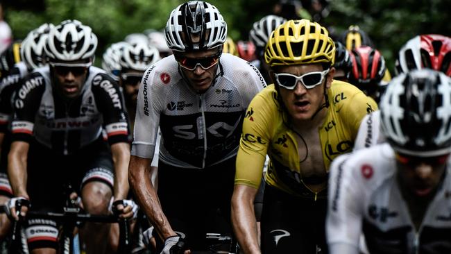 Great Britain's Geraint Thomas (R), wearing the overall leader's yellow jersey, and Great Britain's Christopher Froome (L) ride during the 19th stage of the 105th edition of the Tour de France cycling race, on July 27, 2018 between Lourdes and Laruns, southwestern France. / AFP PHOTO / Philippe LOPEZ