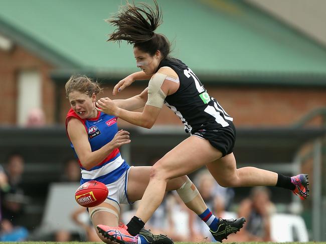 Jordan Membrey of the Collingwood Magpies contests the ball during the Round 5 AFLW match between the Collingwood Magpies and the Western Bulldogs at Morwell Recreation Reserve in Morwell, Sunday, March 8, 2020. (AAP Image/Rob Prezioso) NO ARCHIVING, EDITORIAL USE ONLY