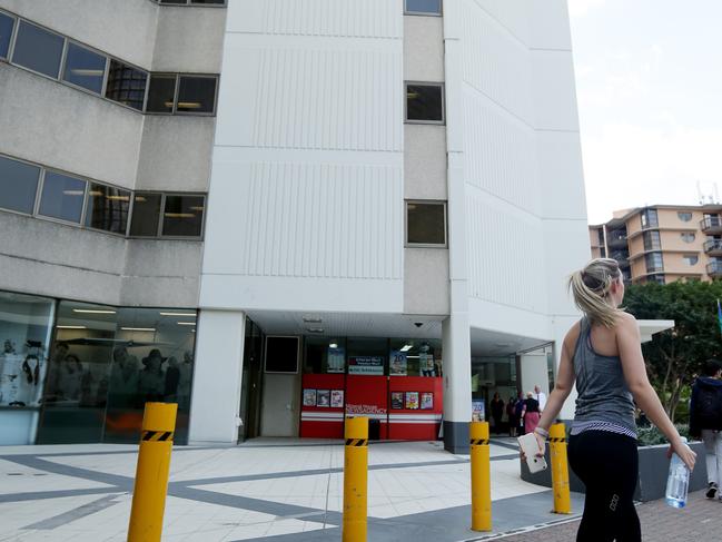 Bollards around Brisbane City. Mineral House.  (AAP Image/Mark Calleja)