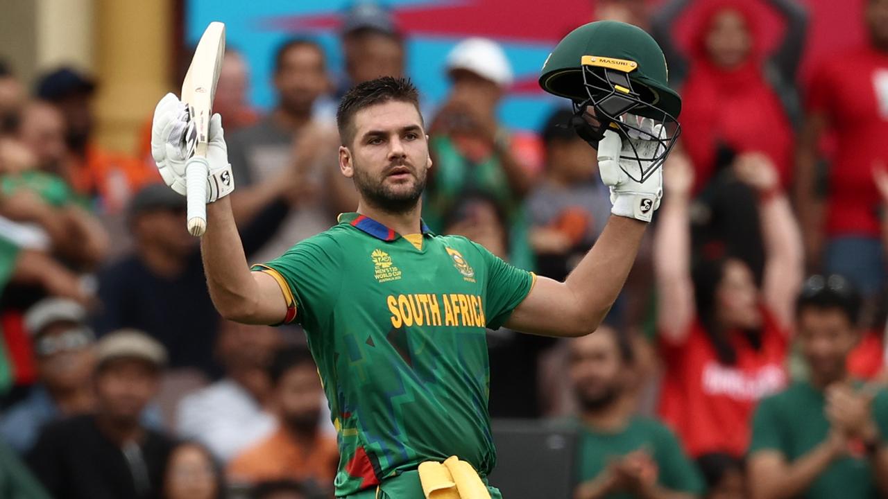 Rilee Rossouw of South Africa salutes the crowd. Photo by Matt King-ICC/ICC via Getty Images