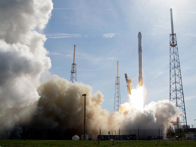 The SpaceX Falcon 9 rocket lifts off from launch complex 40 at the Kennedy Space Center in Cape Canaveral, Fla., Friday, April 8, 2016. The rocket will deliver almost 7,000 pounds of science research, crew supplies, and hardware to the International Space Station. (AP Photo/John Raoux)