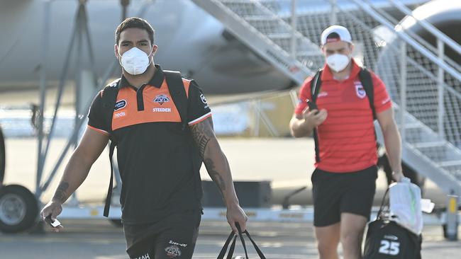 14/07/2021 : NRL teams the Tigers and Dragons arrive on a Virgin charter flight, then load onto buses behind fences at the Gold Coast airport , Coolangatta. The NRL has relocated all their teams to QLD ahead of an expected border closure due to the covid outbreak in NSW.  Lyndon Mechielsen/The Australian