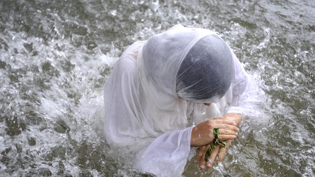 Mandaeans In Sydney To Baptise In Georges River Daily Telegraph