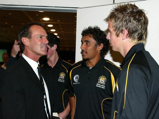 Richmond coach Terry Wallace speaks to Brett Deledio and Richard Tambling at the 2004 draft.