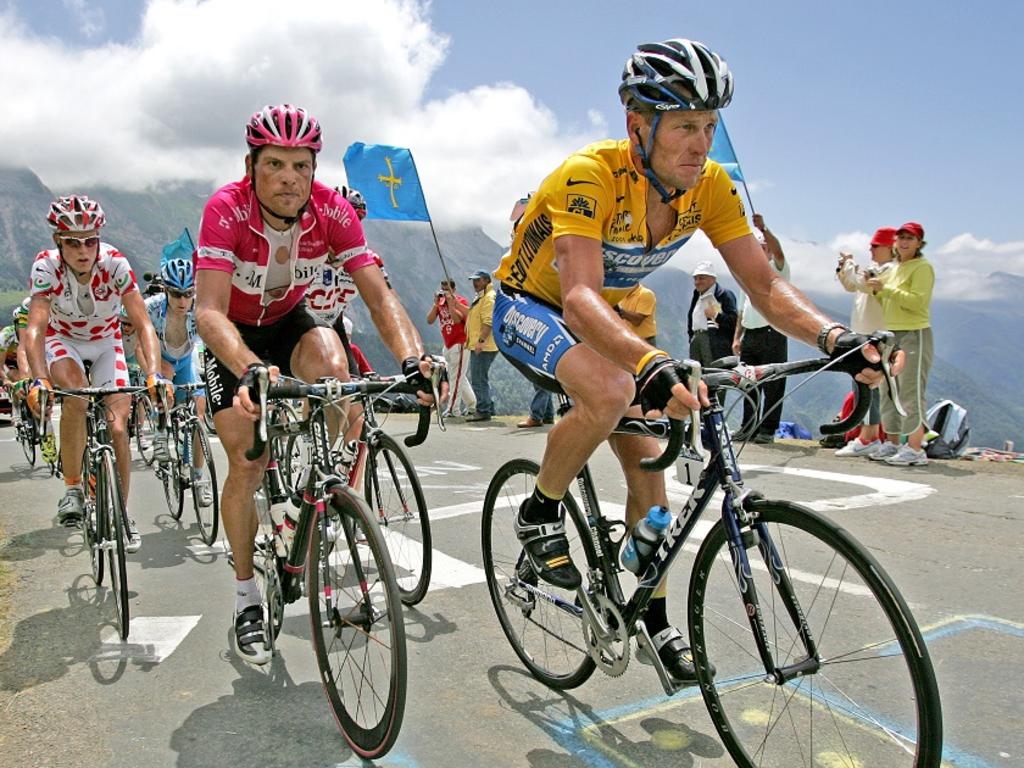 Lance Armstrong and Jan Ullrich riding up mountain Credit: Elizabeth Kreutz