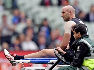 Carlton's Chris Judd has announced his AFL retirement after suffering a serious knee injury.