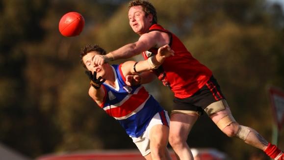 Neither side gave an inch in the 2007 Division 2 decider. Picture: Supplied.