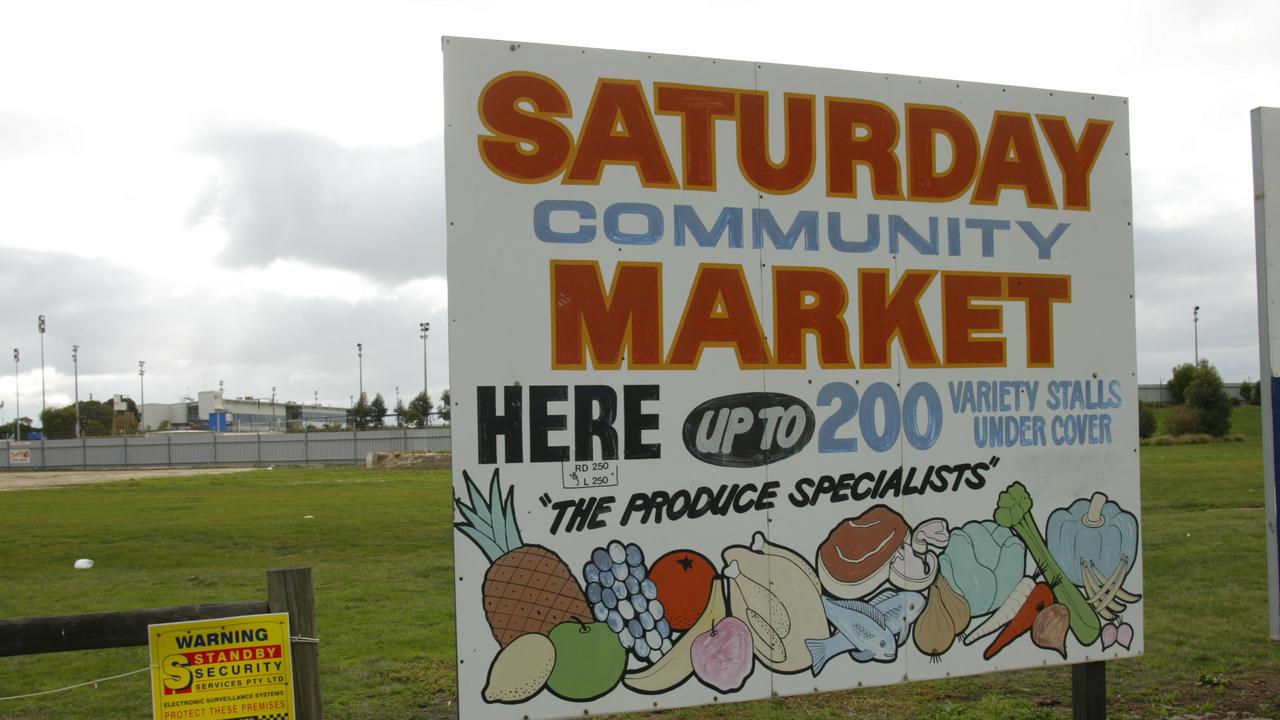 A sign advertising the weekly market at Beckley Park.