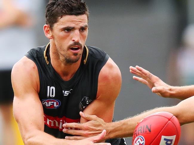 MELBOURNE, AUSTRALIA - FEBRUARY 18: Scott Pendlebury of the Magpies handballs from Chris Mayne of the Magpies  during a Collingwood Magpies AFL training session at the Holden Centre on February 18, 2019 in Melbourne, Australia. (Photo by Michael Dodge/Getty Images)