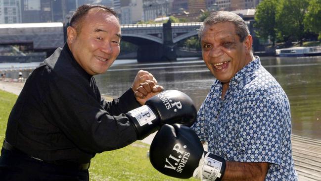 Lionel Rose reunites with Fighting Harada in Melbourne in 2004