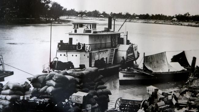 The Darling at Bourke during the paddleboat era, circa 1880.