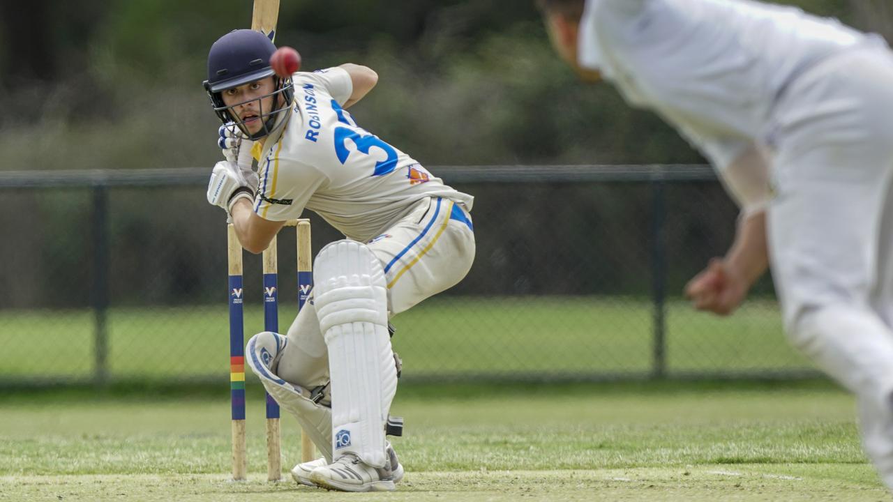 VSDCA - Ben Robinson keeps an eye on the ball for Ormond. Picture: Valeriu Campan