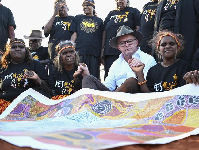 ULURU, AUSTRALIA, NewsWire Photos. OCTOBER 10, 2023: The Prime Minister, Anthony Albanese, is in Uluru National Park today. Picture: NCA NewsWire / Martin Ollman