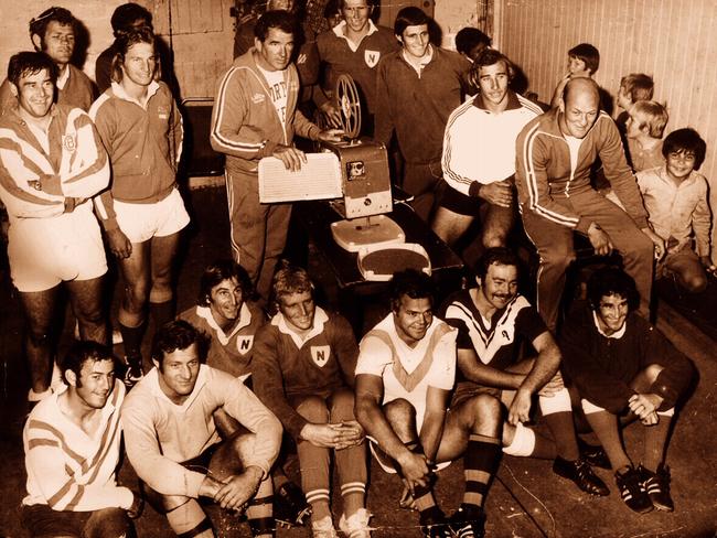 The great Jack Gibson (centre) with his Newtown team in 1973. Before he went on to become the legendary supercoach, he had brought a level of professionalism to the Jets that had been sadly lacking.