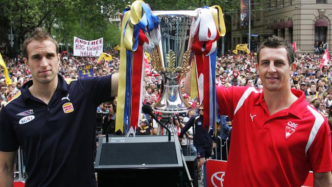 Captains Chris Judd and Leo Barry holding the cup in 2006. Picture: HWt Library.