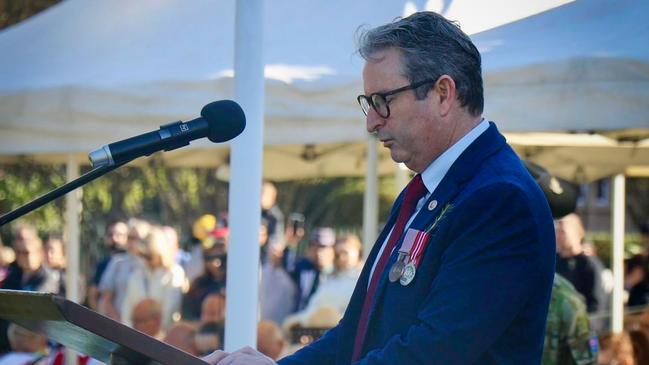 Mr Warren gives a speech to the hundreds in attendance, including veterans, army cadets, SES, NSW Police and school students. Picture: Facebook