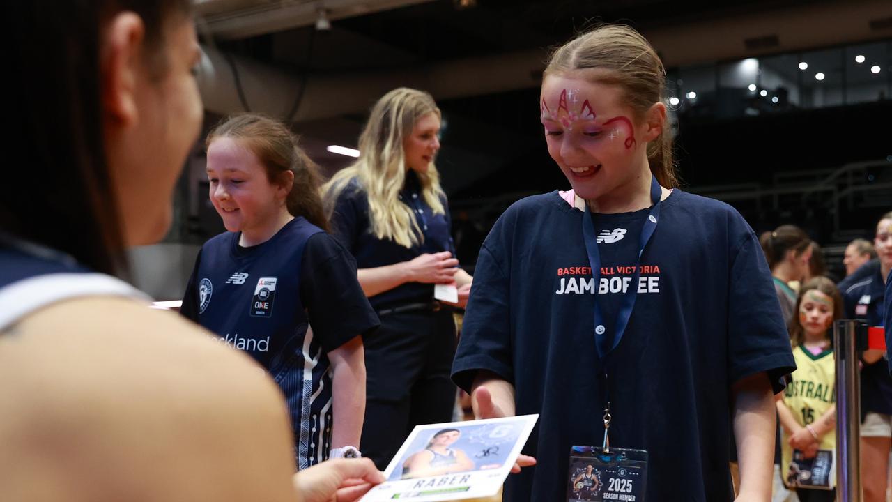 GEELONG, AUSTRALIA - OCTOBER 30: Geelong players thank fans during the round one WNBL match between Geelong United and Townsville Fire at The Geelong Arena, on October 30, 2024, in Geelong, Australia. (Photo by Kelly Defina/Getty Images)