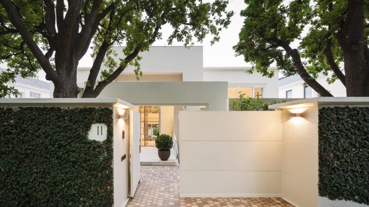 11 Robertson St, Toorak Sold in 1985 for $450,000 Sold in 2025 for $14.9m