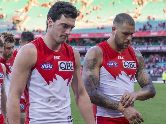 Dejected Swans after the Round 18 AFL match between the Sydney Swans and the Gold Coast Suns at the SCG in Sydney, Saturday, July 21, 2018. (AAP Image/Craig Golding) NO ARCHIVING, EDITORIAL USE ONLY