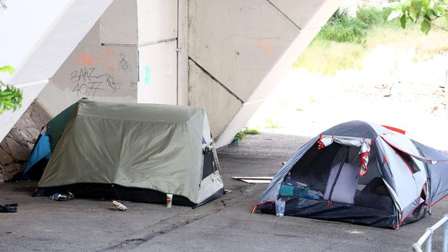 Homeless tent and rough living is occurring along the Bicentennial Bikeway from Victoria Bridge though to William Jolly Bridge in Brisbane.